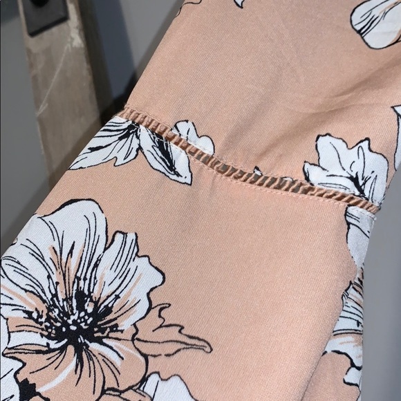 Blush floral romper - Picture 4 of 5